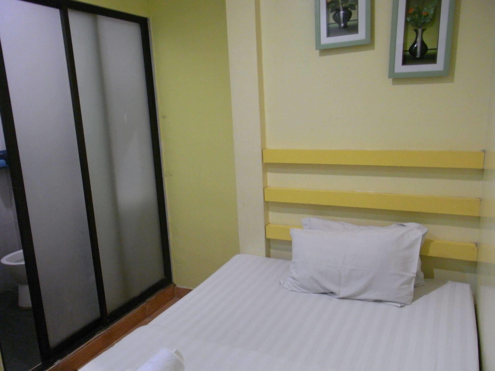 Rest & Go Hotel Shah Alam @ Uitm & Hospital シャー・アラム エクステリア 写真